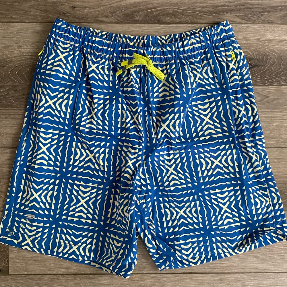 Fabletics The One Short 7in, US Mens M, Blue Geometric Print